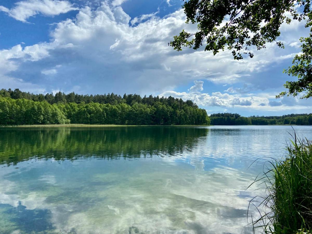 Domek Nad Jeziorem W Karwiku Exteriör bild