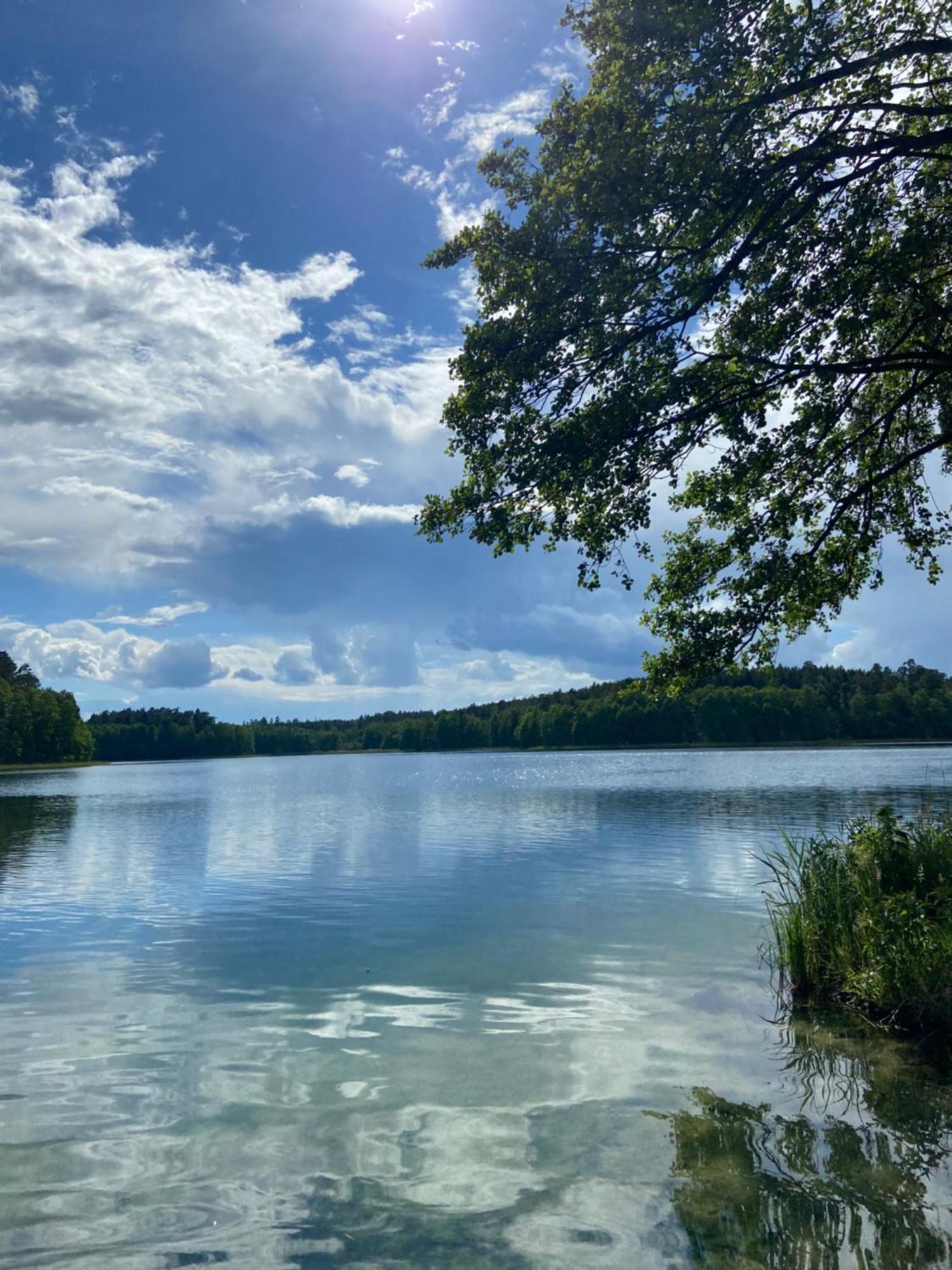 Domek Nad Jeziorem W Karwiku Exteriör bild